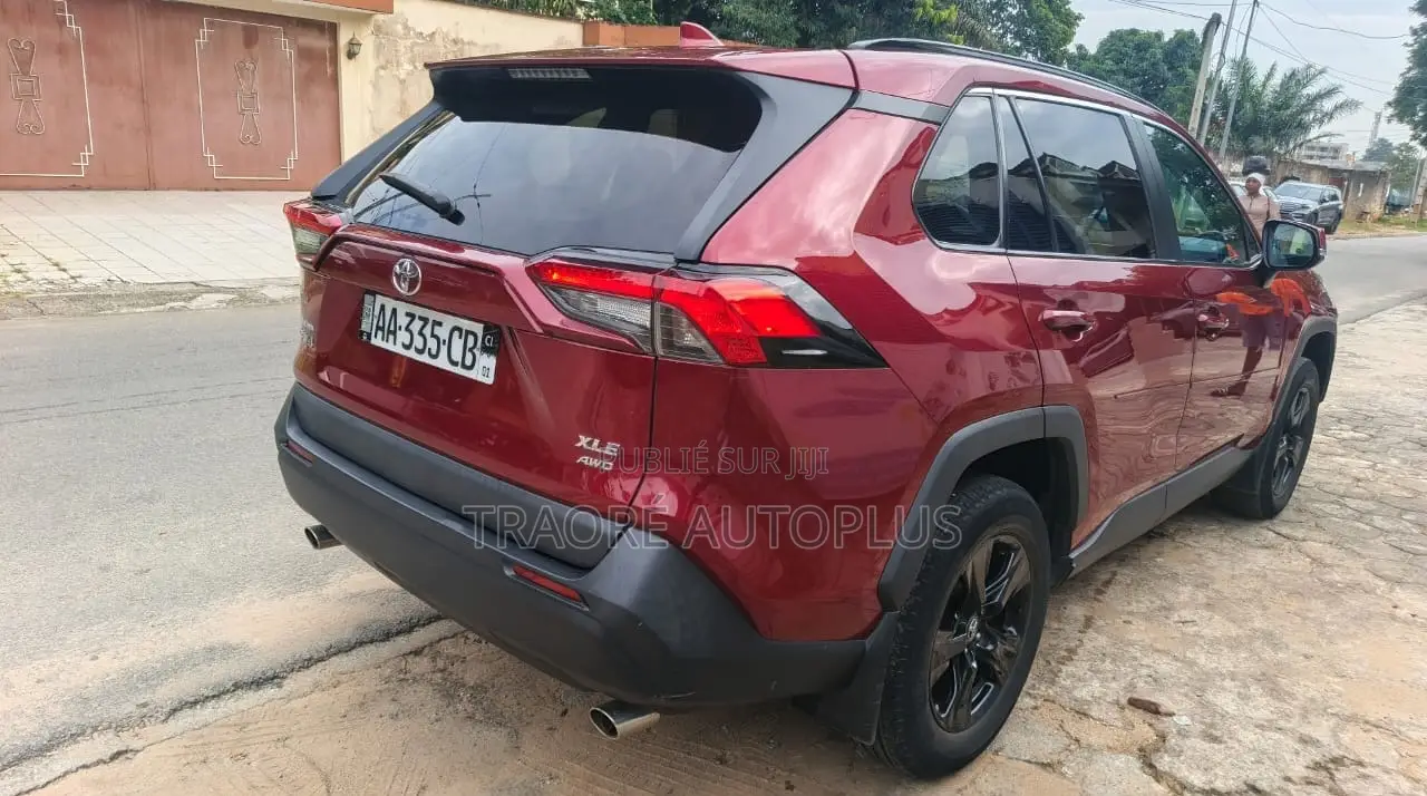 Toyota RAV4 2021 Rouge