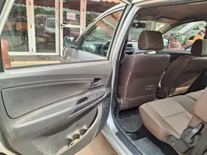 Toyota Avanza 2013 Gris