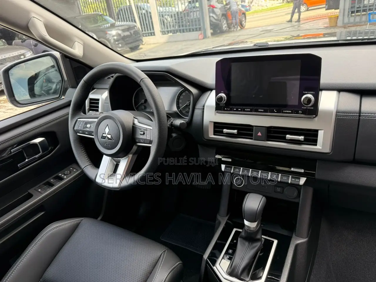 New Mitsubishi L200 2025 Black