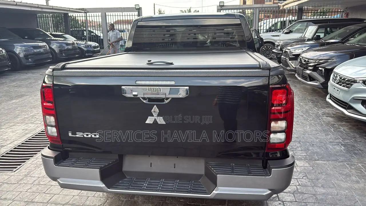New Mitsubishi L200 2025 Black