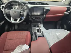 New Toyota Hilux 2025 Black