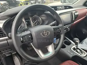 New Toyota Hilux 2025 Black