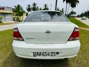 Nissan Sunny 2013 Blanc