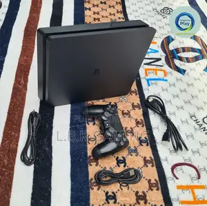 Ps4 Slim Déjà Crackée Avec 10 Jeux