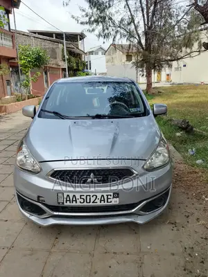 Mitsubishi Mirage ES 2019 Gris