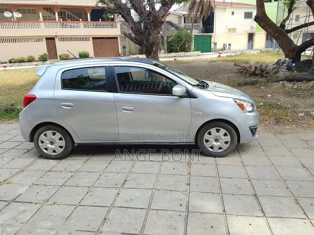Mitsubishi Mirage ES 2019 Gris