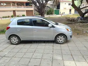 Mitsubishi Mirage ES 2019 Gris