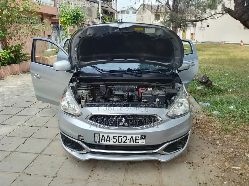 Mitsubishi Mirage ES 2019 Gris