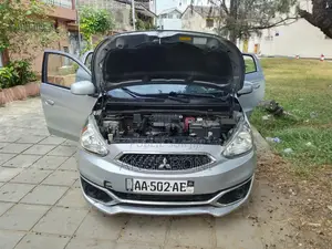 Mitsubishi Mirage ES 2019 Gris
