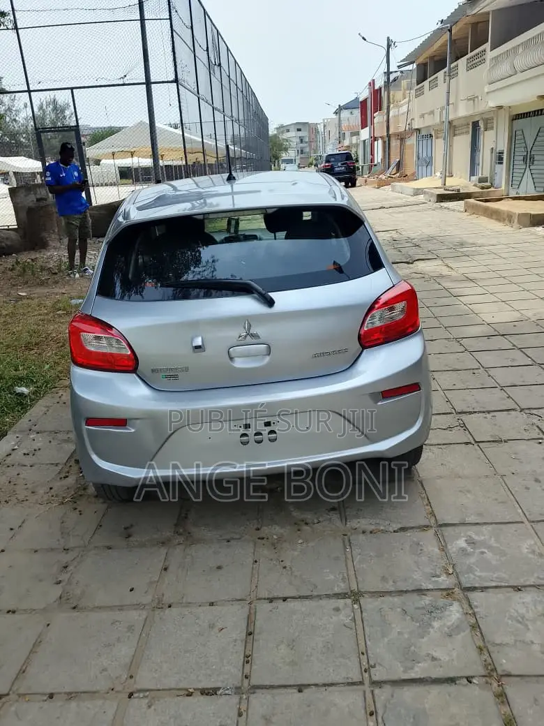 Mitsubishi Mirage ES 2019 Gris