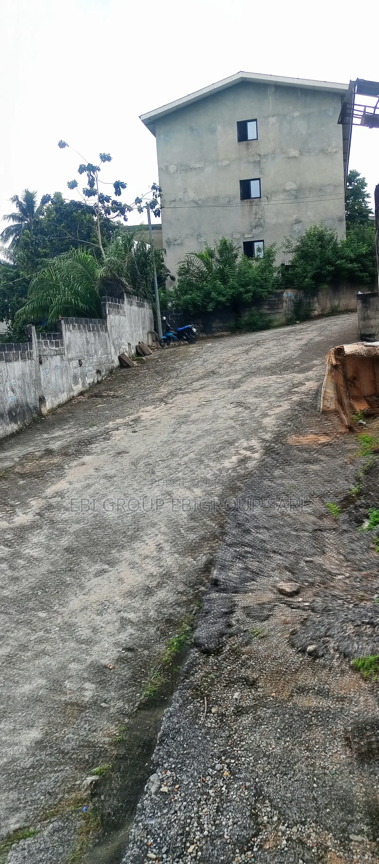 Terrain a Cocody Danga 800 M2 Idéal Pour R+12