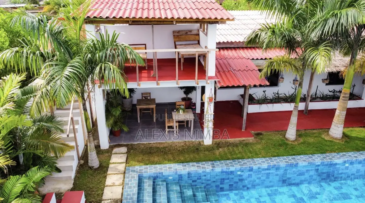 Furnished 6chbre Villa dans Particulier, Adiaké à Vendre