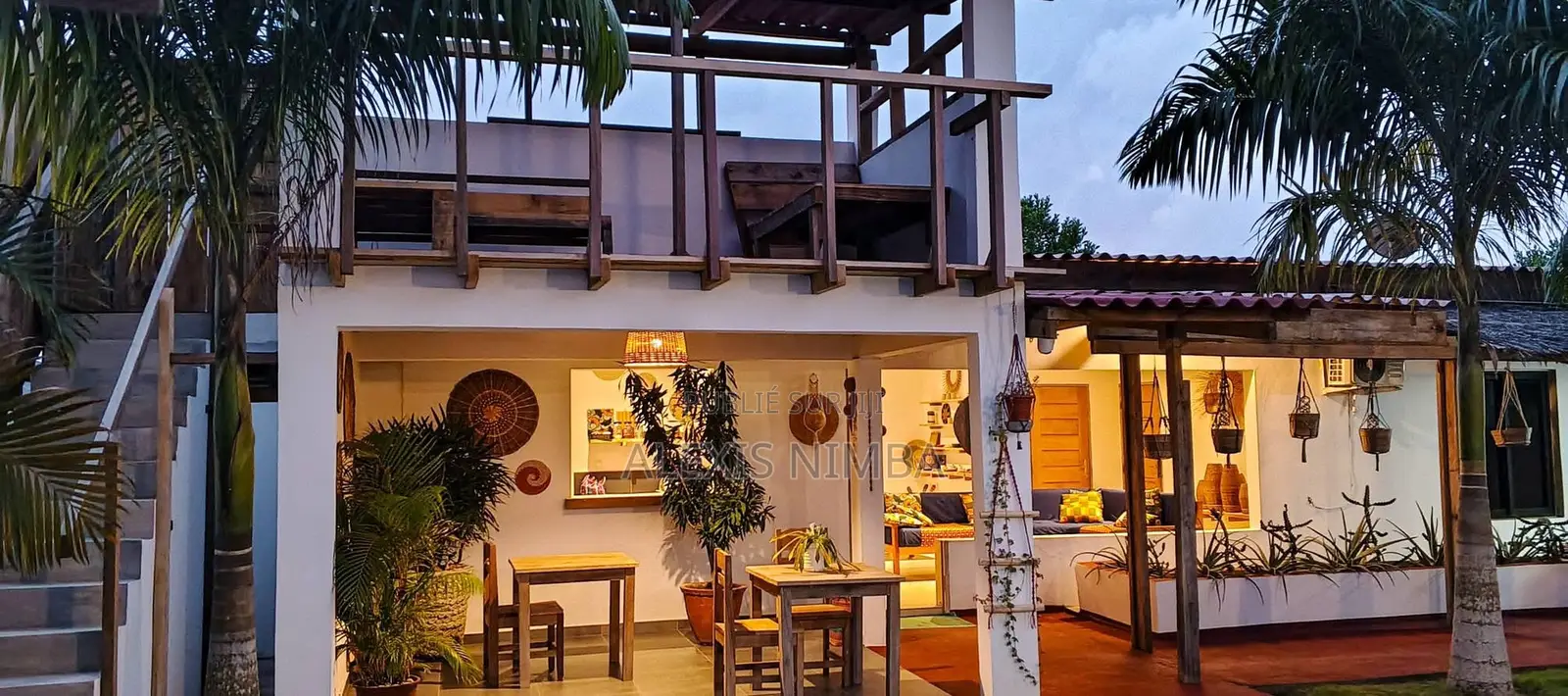 Furnished 6chbre Villa dans Particulier, Adiaké à Vendre