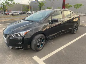 Nissan Versa 2022 Black