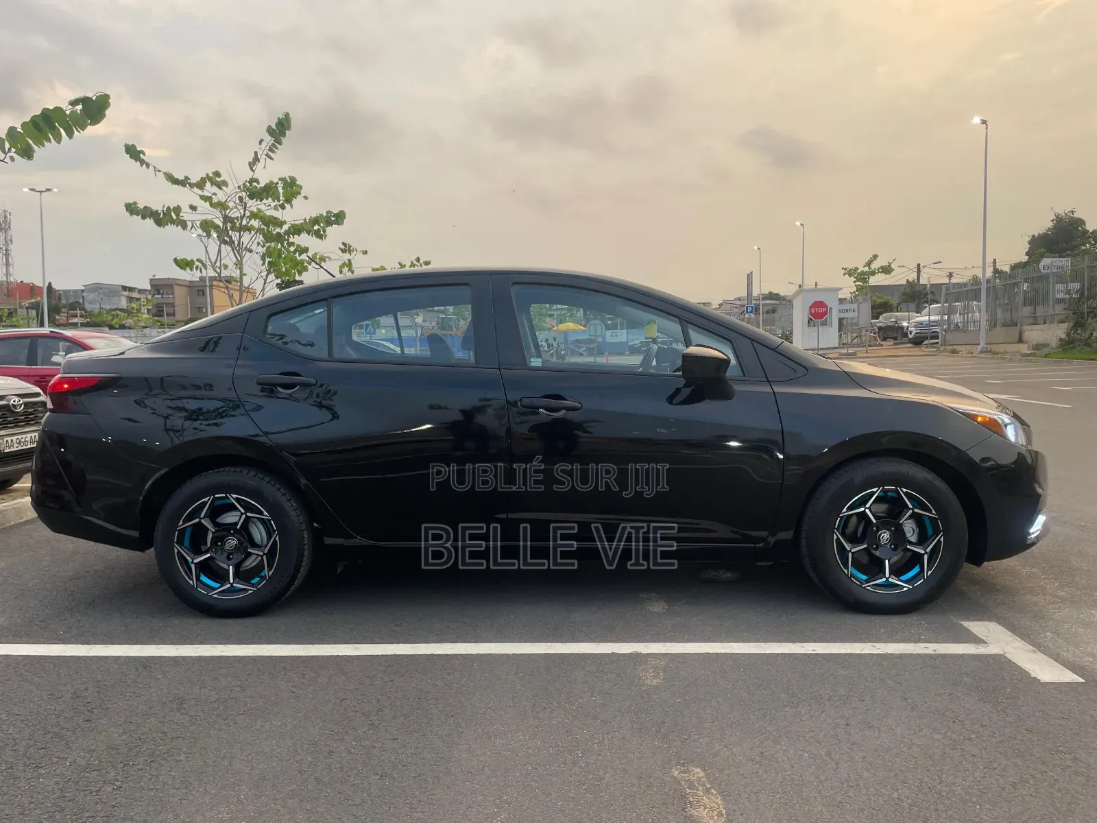 Nissan Versa 2022 Black