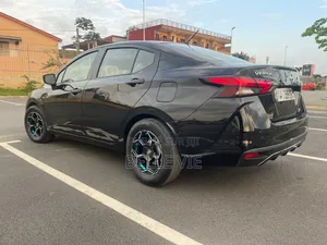 Nissan Versa 2022 Black