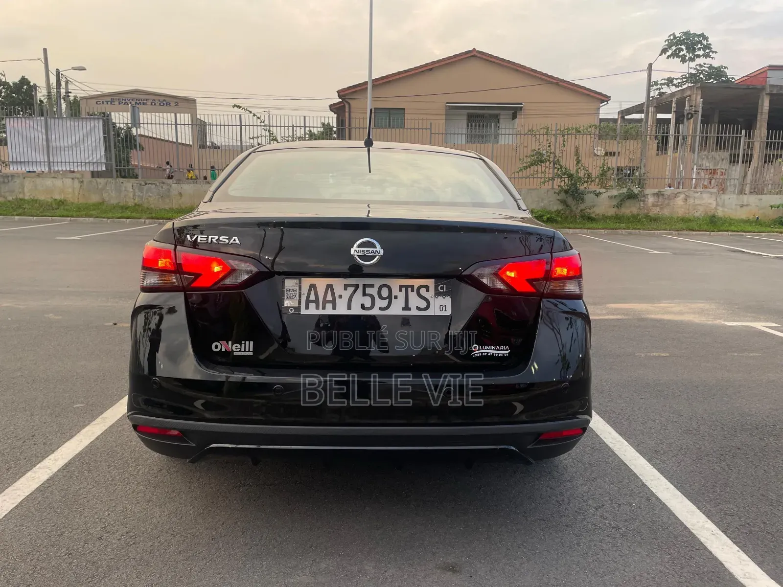 Nissan Versa 2022 Black