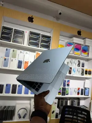 Neuf Apple MacBook Air 2025 M4 13-Inch 16GB Apple M4 SSD 256GB
