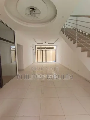 5chbre Villa dans Elite Immobilier, Cocody à Vendre