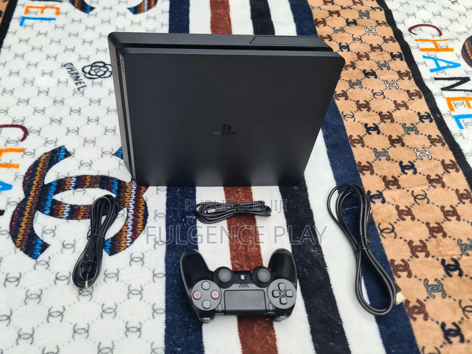 Ps4 Slim Non Craquée, Vendu Avec Un Cd De Ton Choix Garantie De 3 Mois