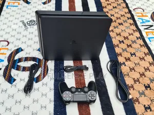 Ps4 Slim Non Craquée, Vendu Avec Un Cd De Ton Choix Garantie De 3 Mois
