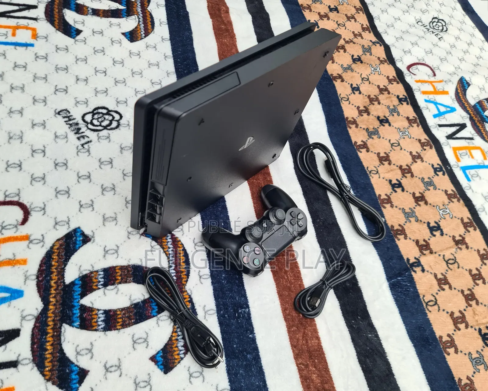 Ps4 Slim Non Craquée, Vendu Avec Un Cd De Ton Choix Garantie De 3 Mois