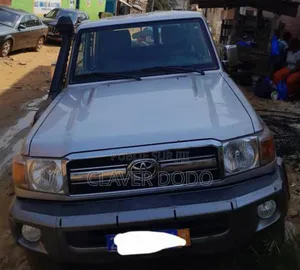 Toyota Land Cruiser 2021 Gris