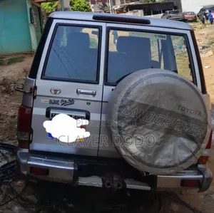 Toyota Land Cruiser 2021 Gris