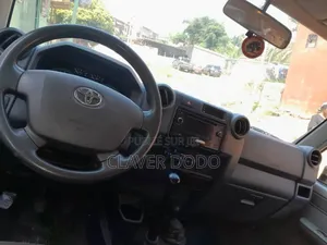 Toyota Land Cruiser 2021 Gris