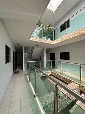 Nous Vendons Un Immeuble De R+2