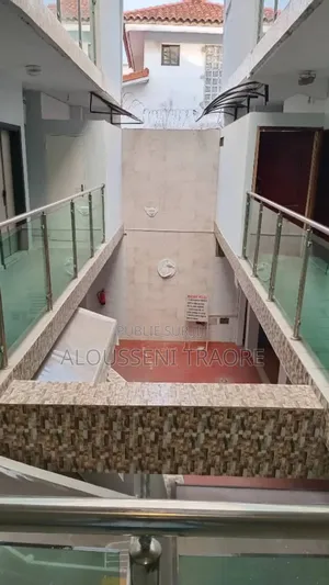 Nous Vendons Un Immeuble De R+2