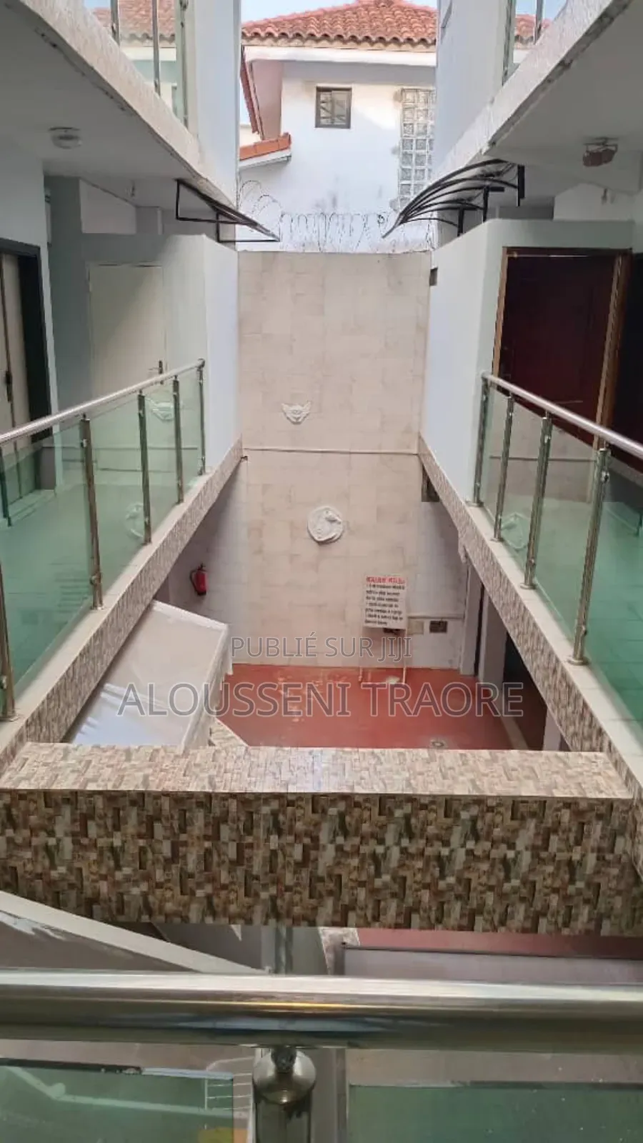 Nous Vendons Un Immeuble De R+2