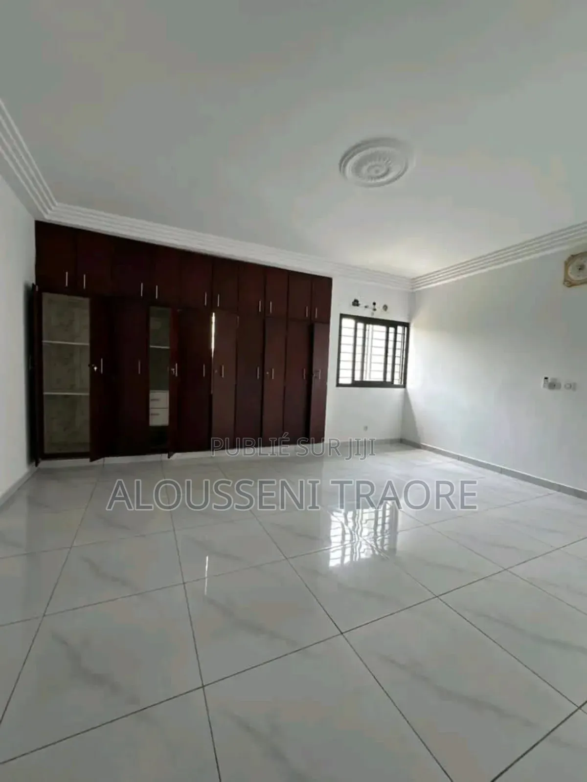 Nous Vendons Un Immeuble De R+2