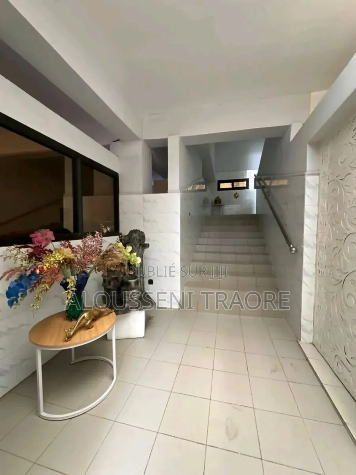 Nous Vendons Un Immeuble De R+2