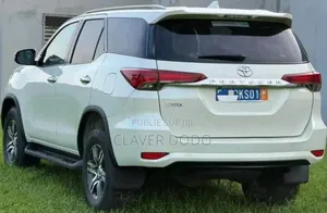 Toyota Fortuner 2021 Blanc