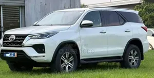 Toyota Fortuner 2021 Blanc