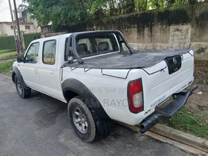 Nissan Hardbody 2007 Blanc