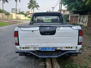 Nissan Hardbody 2007 Blanc