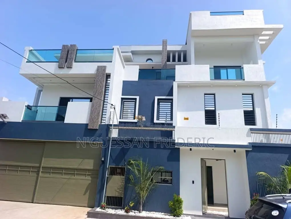 5chbre Villa dans Cocody à Vendre