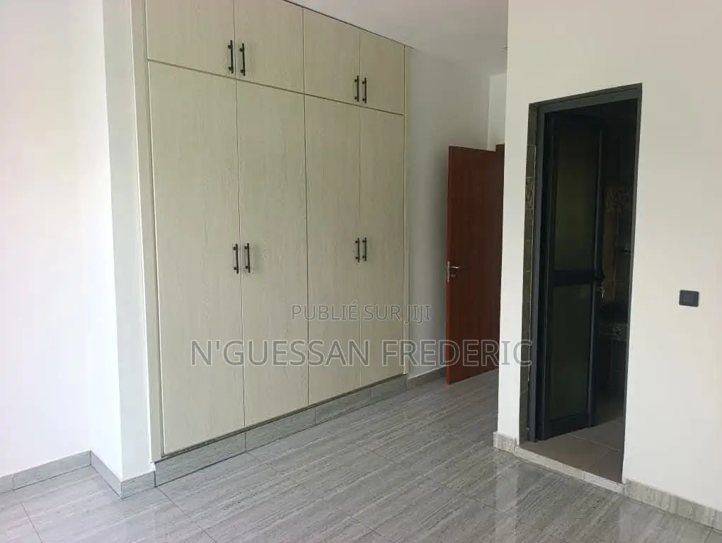 5chbre Villa dans Cocody à Vendre