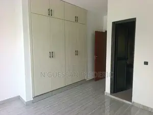 5chbre Villa dans Cocody à Vendre