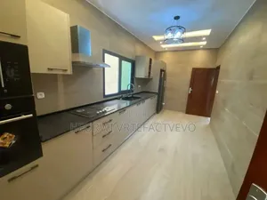 5chbre Duplex dans Palais De Justice, Bingerville à Vendre