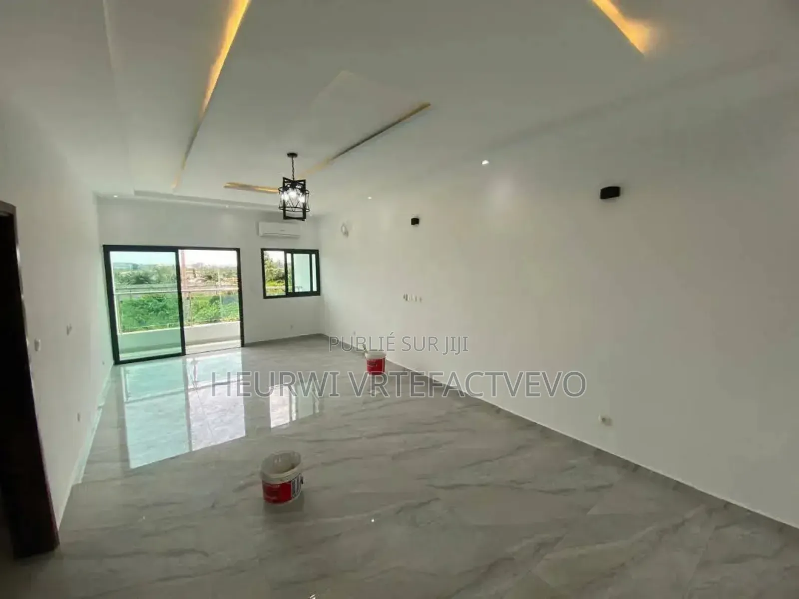 5chbre Duplex dans Palais De Justice, Bingerville à Vendre