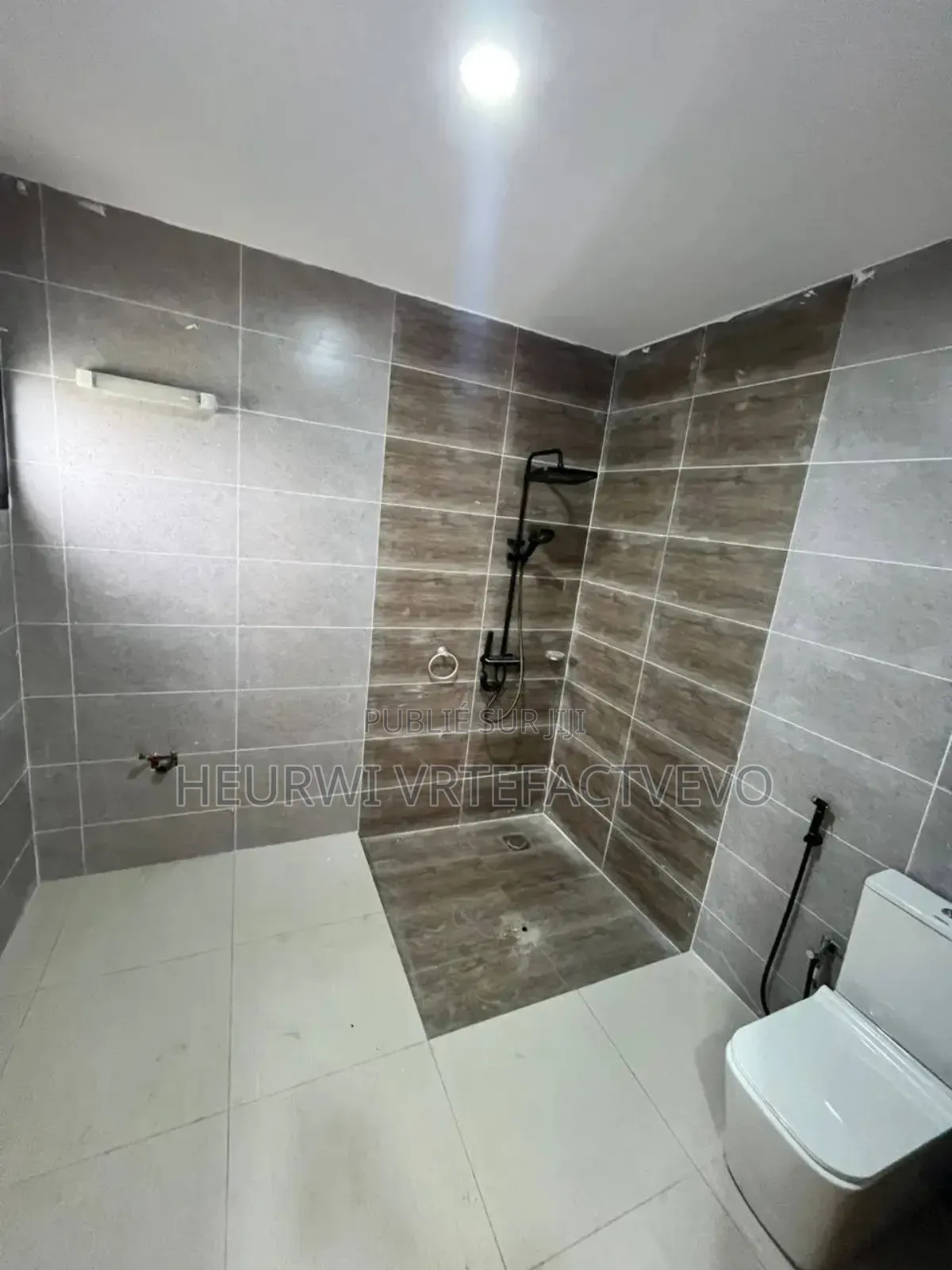 4chbre Duplex dans Bingerville à Vendre