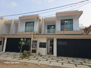 6chbre Duplex dans Abatta Résidence, Cocody à Vendre