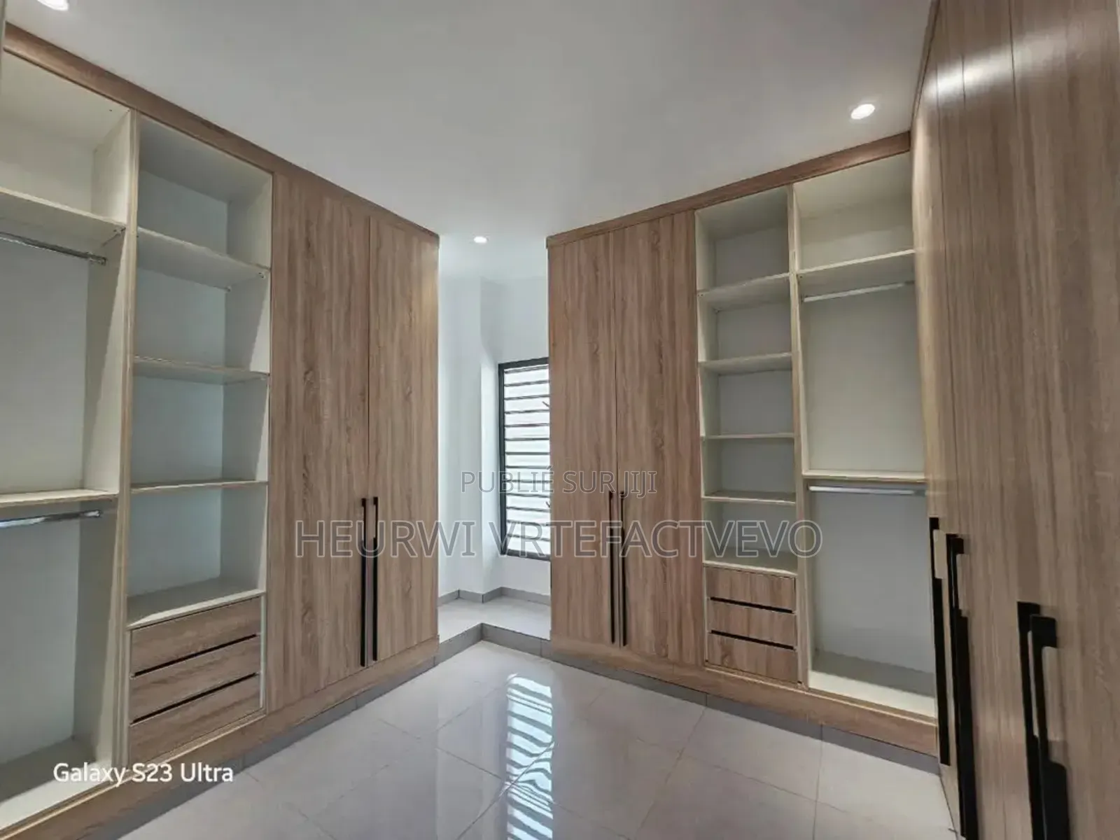 6chbre Duplex dans Abatta Résidence, Cocody à Vendre