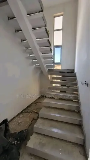 5chbre Duplex dans Palmeraie, Cocody à Vendre