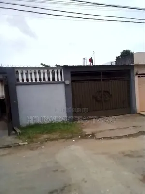 3chbre Villa dans Faya Kesse, Cocody à Vendre