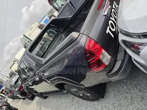 Neuf Toyota Hilux 2025 Gris