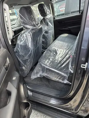 Neuf Toyota Hilux 2025 Gris
